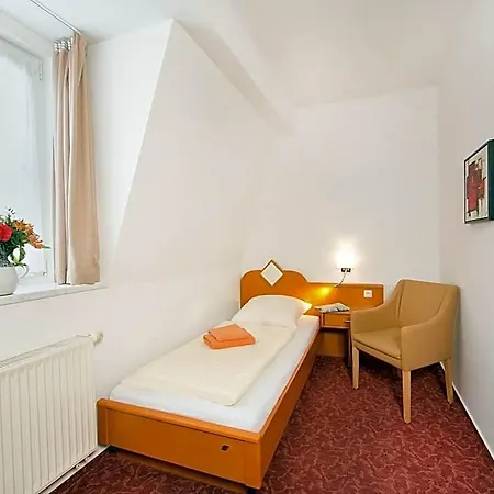 Bernstein Hotel